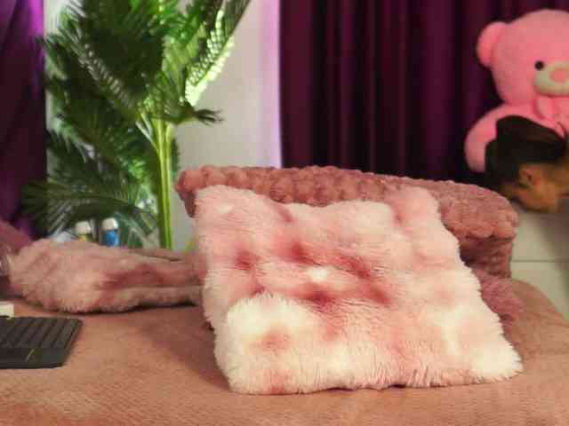 LucyCherry webcam