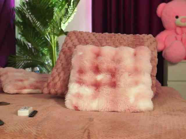 LucyCherry webcam