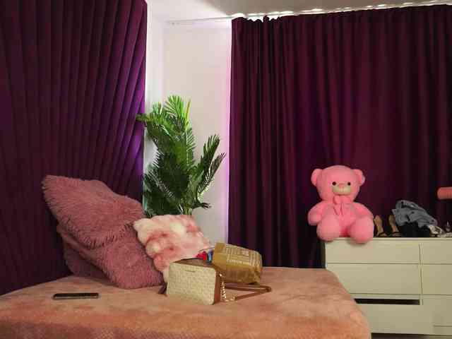 LucyCherry webcam