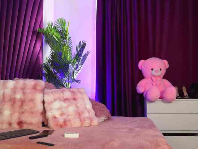 LucyCherry webcam