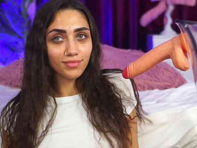 LucyCherry webcam