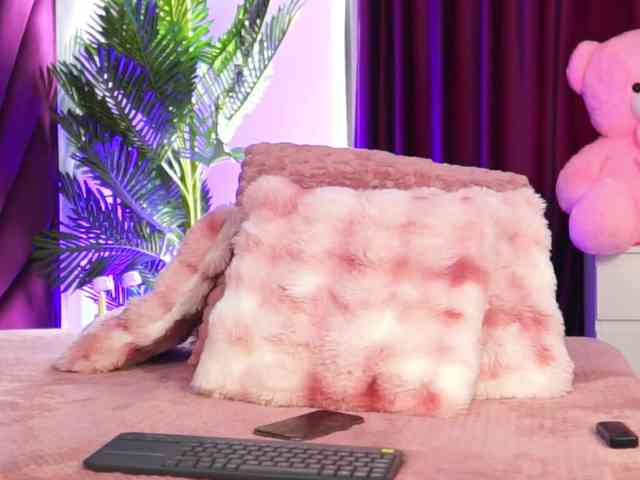 LucyCherry webcam