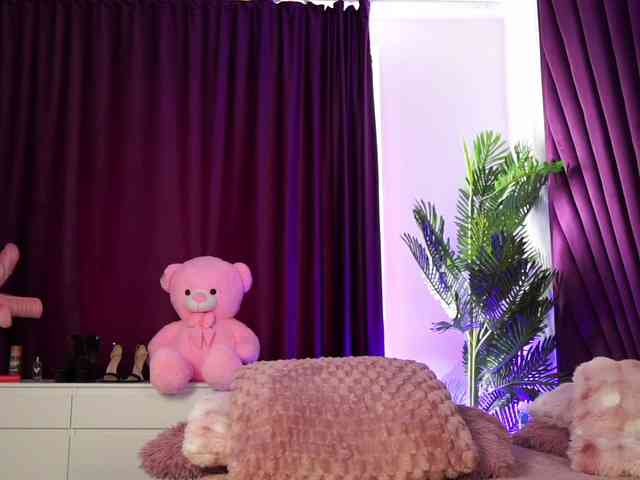LucyCherry webcam