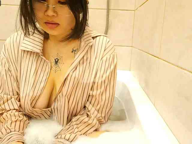 lenayobondio Live Webcam on BongaCams