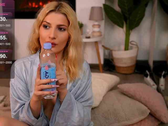 SocialDoll Sex Cam Show