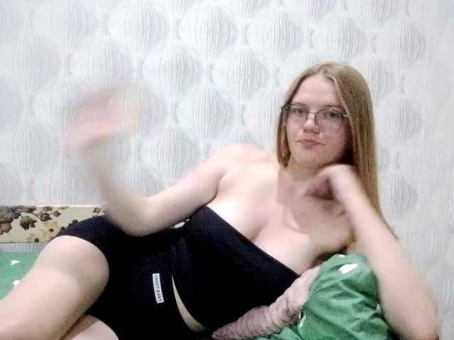 GertudeGilligan live cam on BongaCams