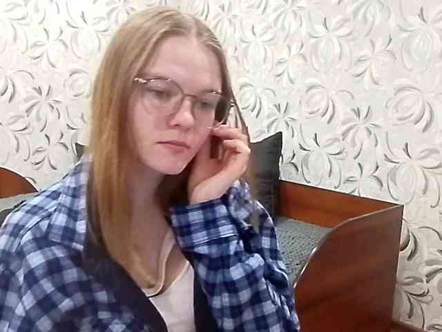 GertudeGilligan webcam