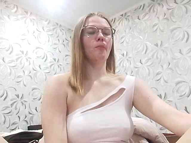 GertudeGilligan webcam