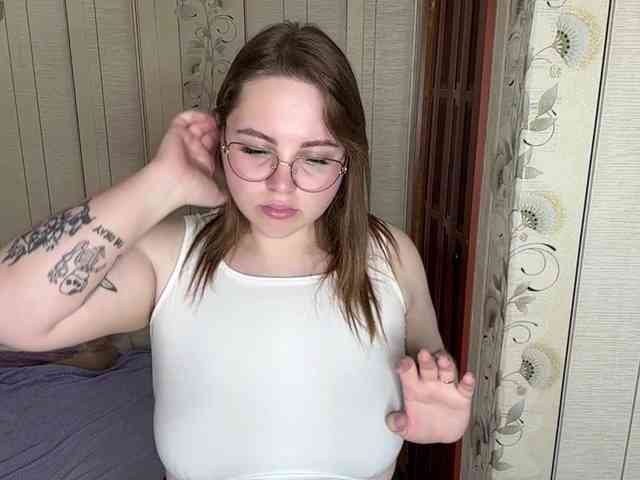 AlysonBussiere webcam