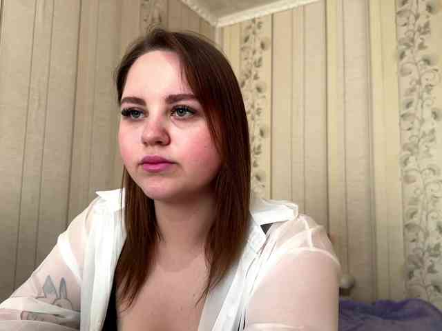 Модель: AlysonBussiere