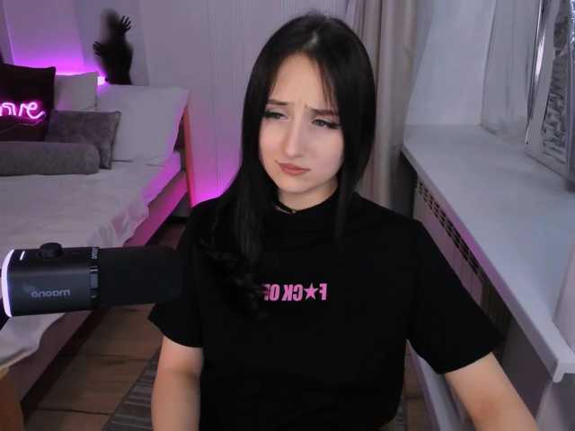 le modèle JulietteMonli est en webcam porno dans un show sur le site bongacams, il possède les tags suivants: White/Caucasian,Brunette,Shaved