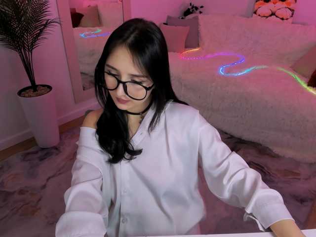 JulietteMonli live cam on BongaCams