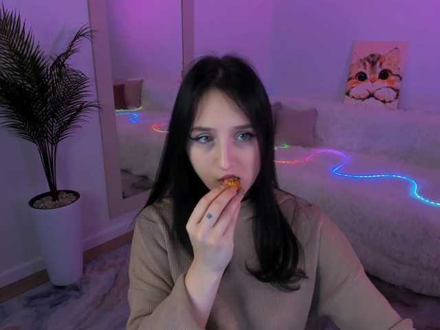 JulietteMonli live cam on BongaCams