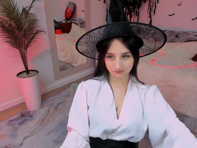 JulietteMonli live cam on BongaCams