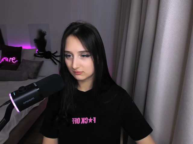 JulietteMonli live cam on BongaCams