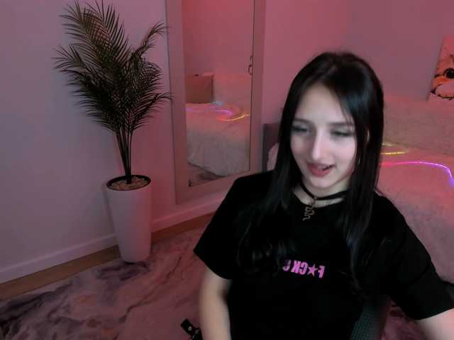 le modèle JulietteMonli est en webcam porno dans un show sur le site bongacams, il possède les tags suivants: White/Caucasian,Brunette,Shaved