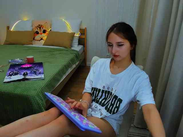 JulietteMonli webcam