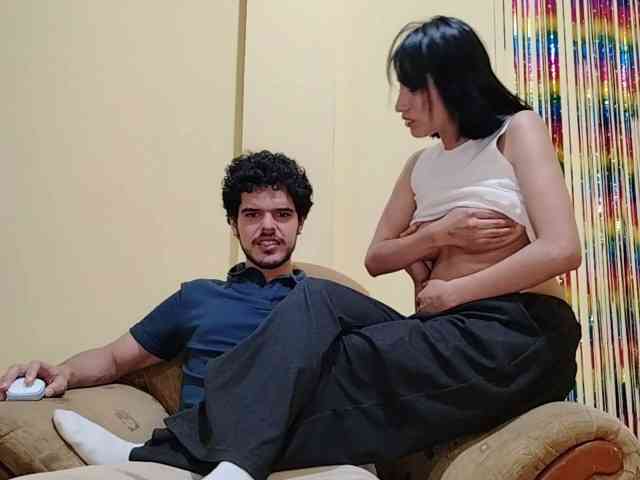 Hot-Contrasts Sex Cam Show