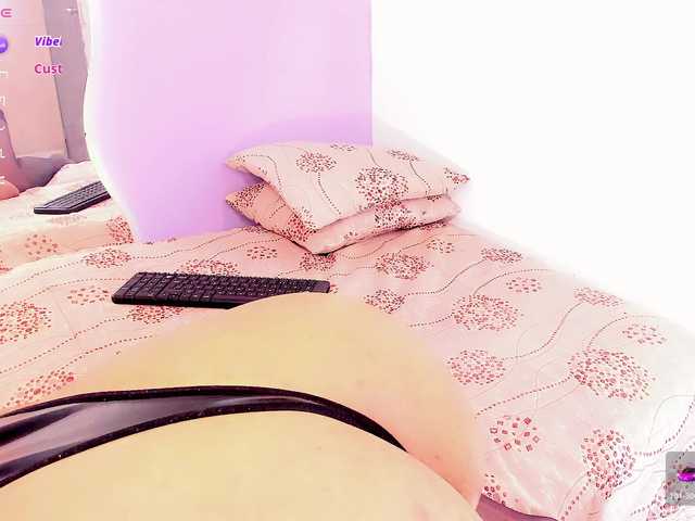 CALLMEATENEA live webcam show