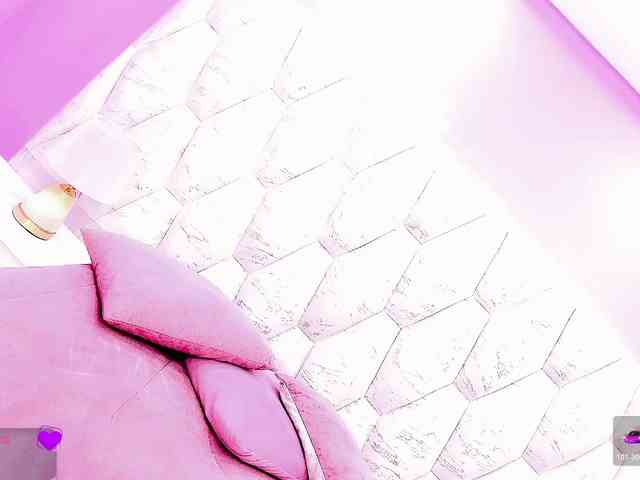 Callmeatenea's cam show statistics and live stream