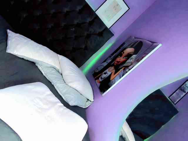 CALLMEATENEA Live Webcam on BongaCams