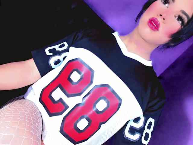 CALLMEATENEA Live Webcam on BongaCams