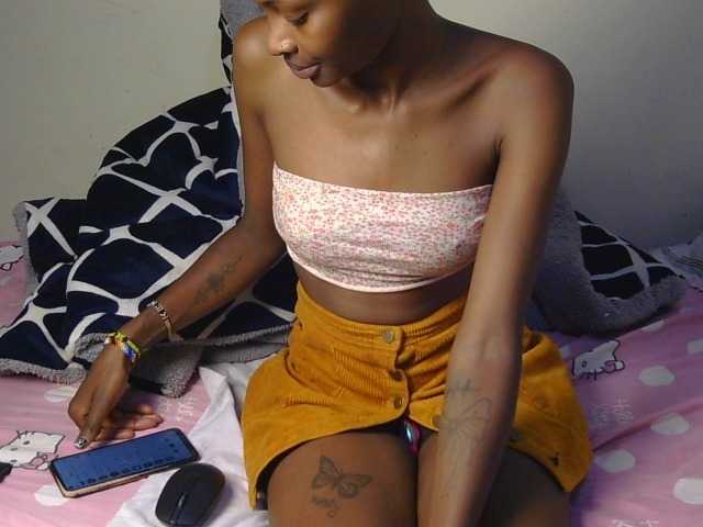 le modèle NastyKitty est en webcam porno dans un show sur le site bongacams, il possède les tags suivants: Ebony,Brunette,Trimmed