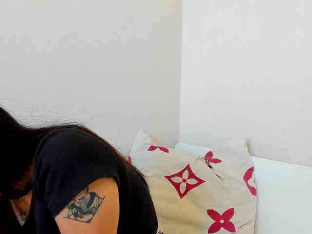 LeyaHanami webcam