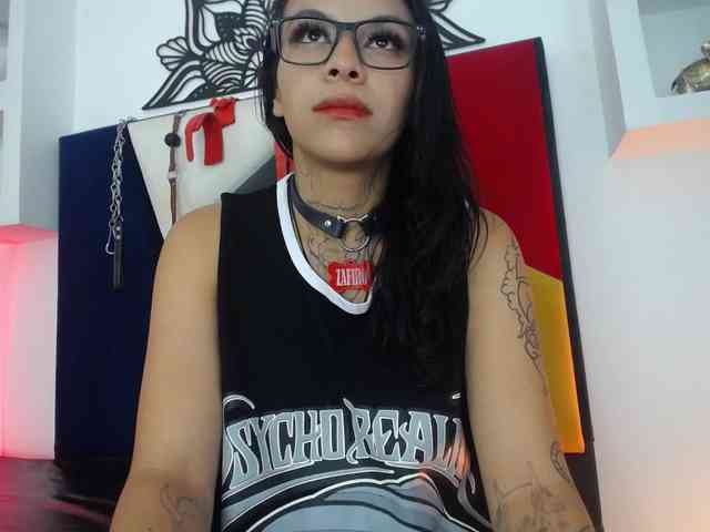 KristalZafiro webcam