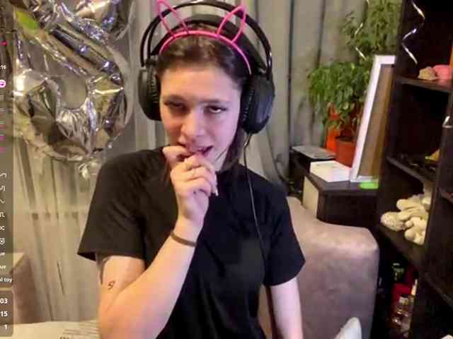 ShelleyPerkes webcam