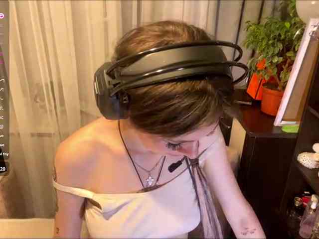 ShelleyPerkes webcam