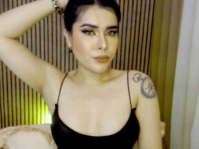 OhMyvinaaa Live Webcam on BongaCams