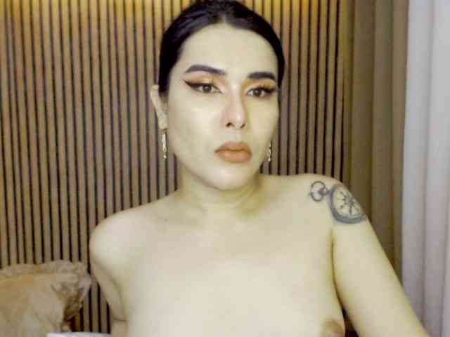 OhMyvinaaa Live Webcam on BongaCams