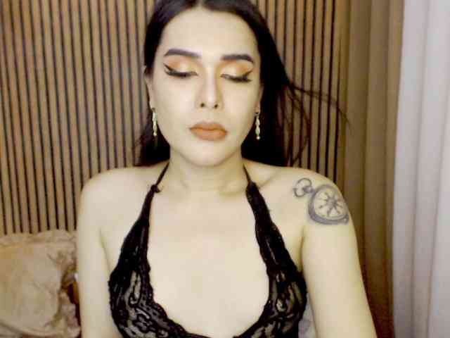OhMyvinaaa Live Webcam on BongaCams