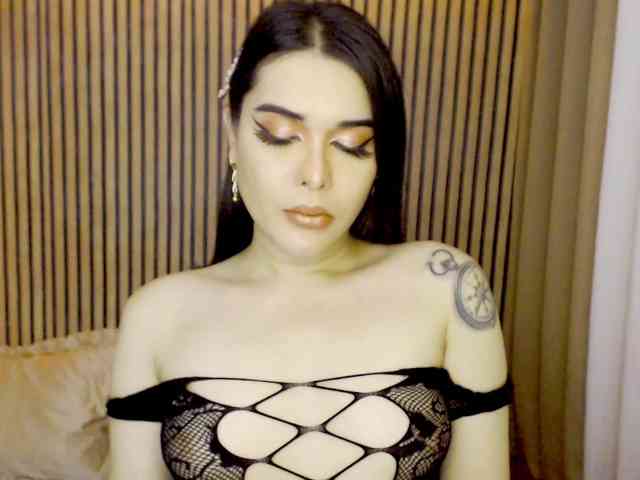 OhMyvinaaa Live Webcam on BongaCams