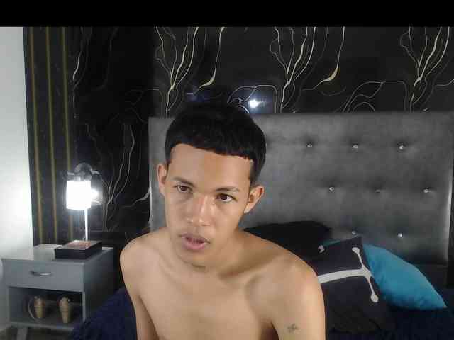 PhillipCox Live Webcam on BongaCams