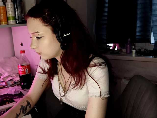 emoemily live cam on BongaCams