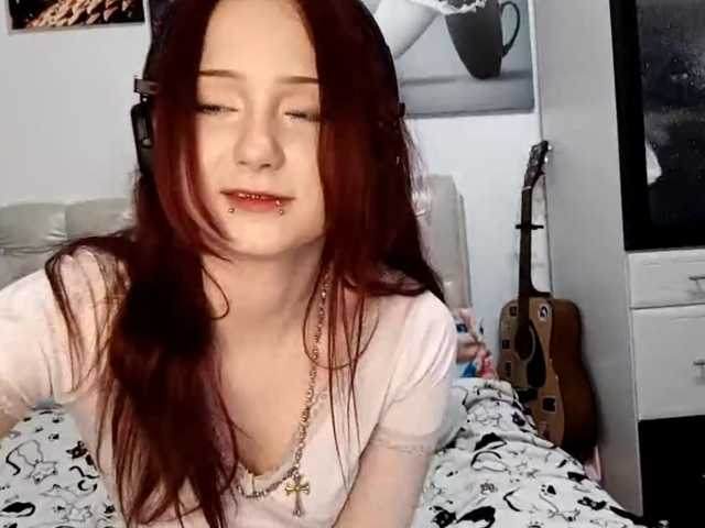 emoemily live cam on BongaCams