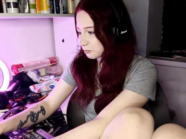 emoemily live cam on BongaCams
