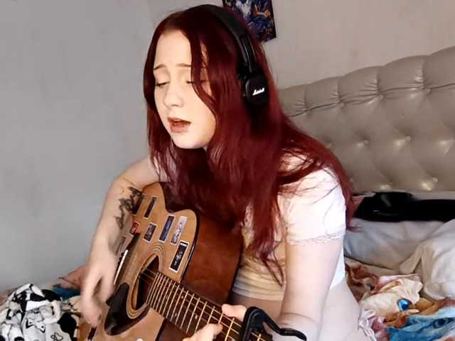 emoemily live cam on BongaCams