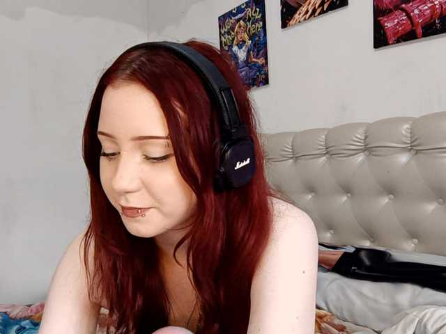 emoemily live cam on BongaCams