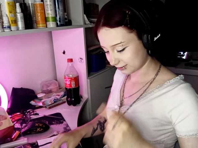 emoemily live cam on BongaCams
