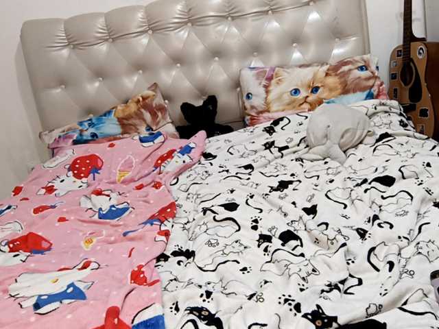 emoemily live cam on BongaCams