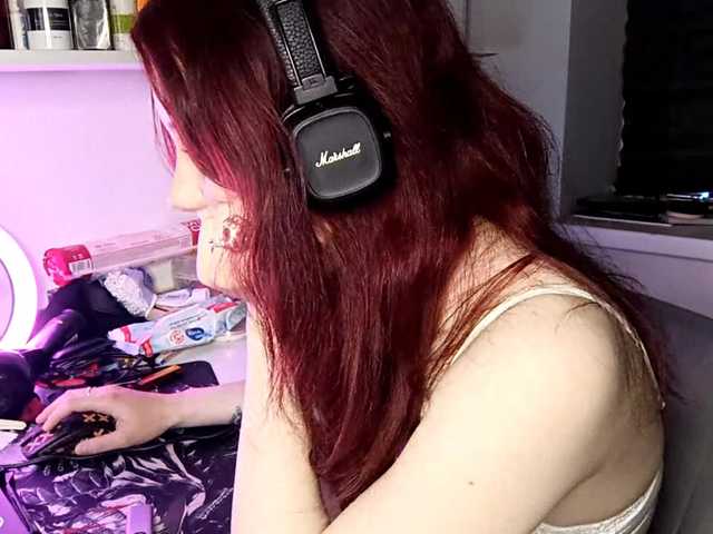emoemily live cam on BongaCams