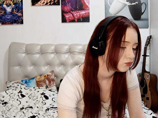 emoemily live cam on BongaCams