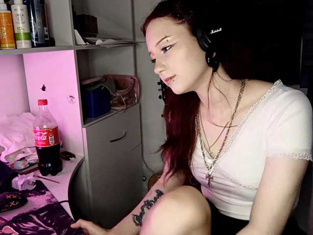 emoemily live cam on BongaCams