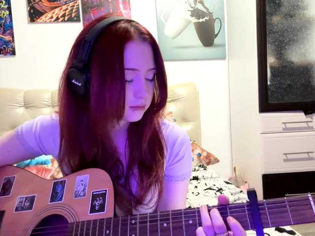 emoemily live cam on BongaCams