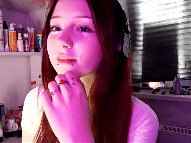 emoemily live cam on BongaCams