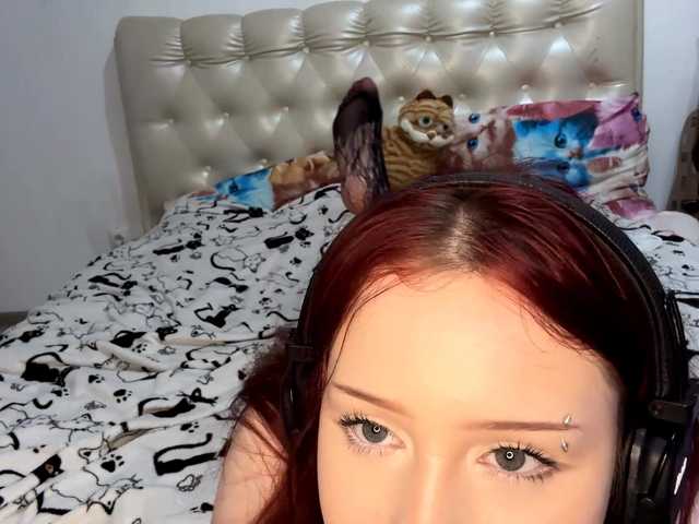 emoemily live cam on BongaCams