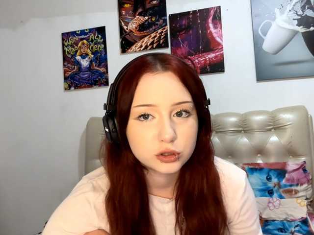 emoemily live cam on BongaCams